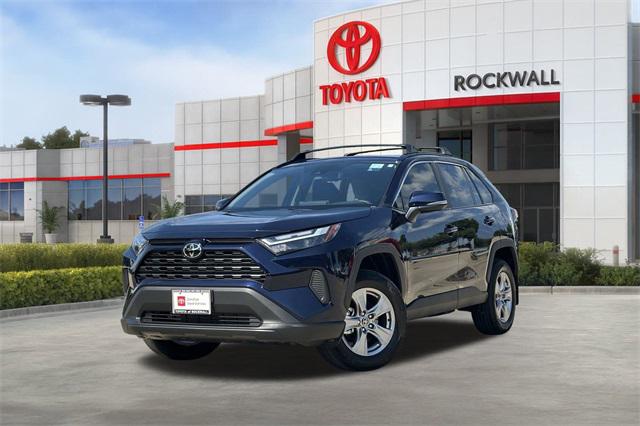 2025 Toyota RAV4 XLE's photo