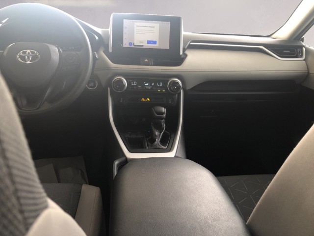 2024 Toyota RAV4 XLE photo 10
