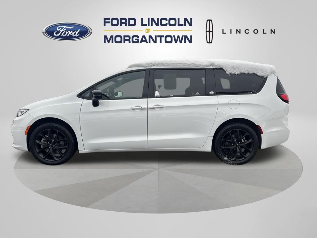 2024 Chrysler Pacifica Limited's photo