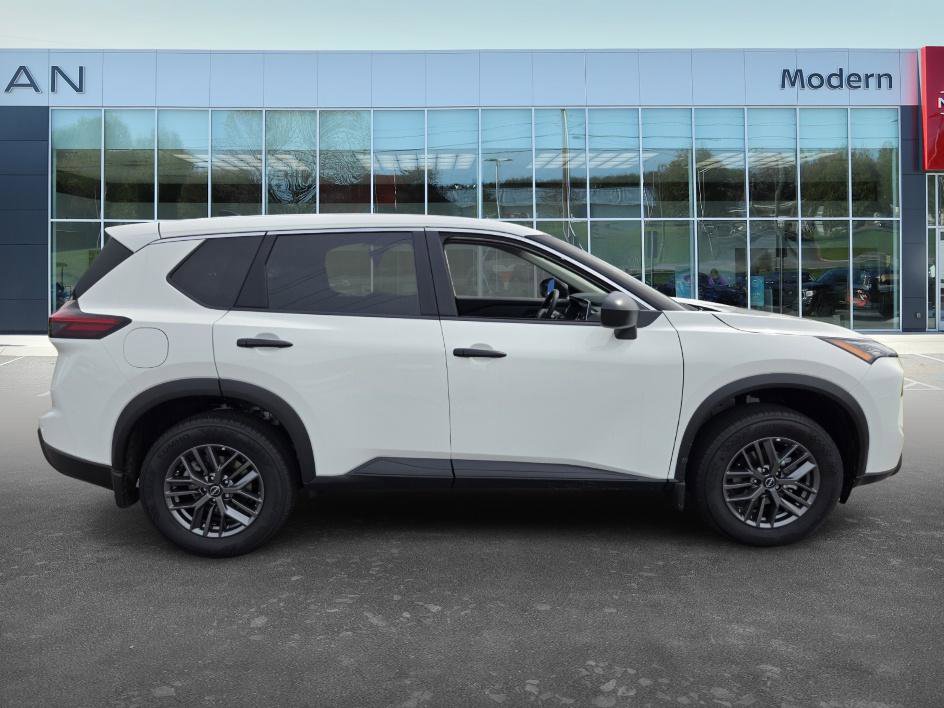 2025 Nissan Rogue S photo 4