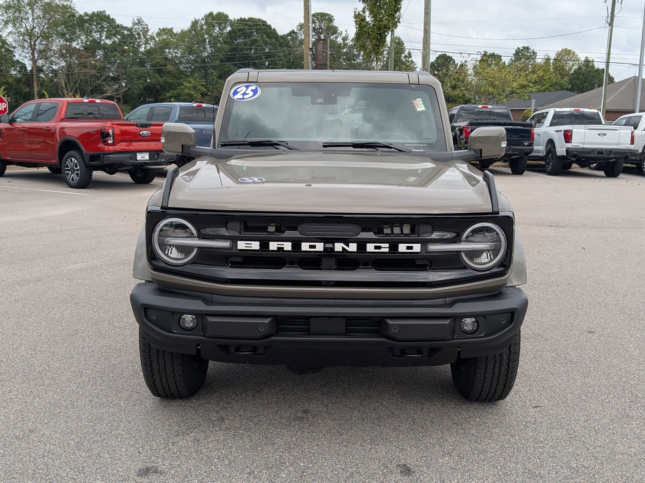 2025 Ford Bronco Outer Banks photo 4