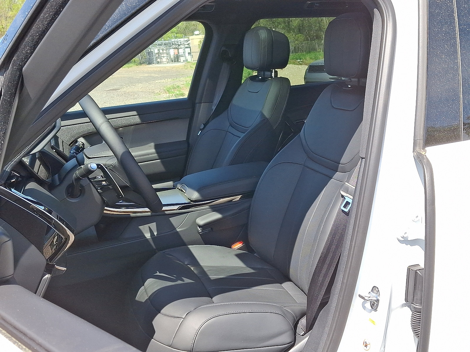 2025 Land Rover Range Rover Sport SE photo 14