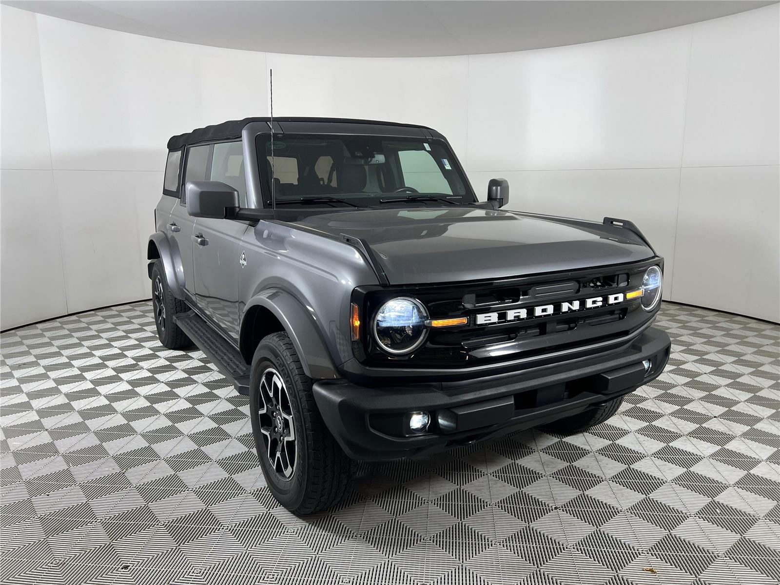 2023 Ford Bronco 4-Door Outer Banks's photo