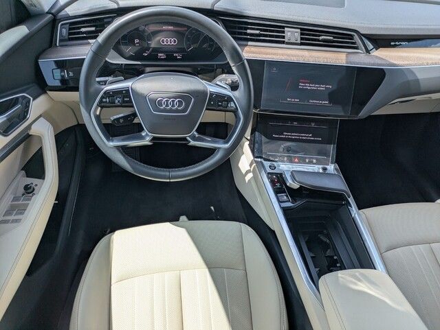 2022 Audi e-tron Premium Plus photo 13