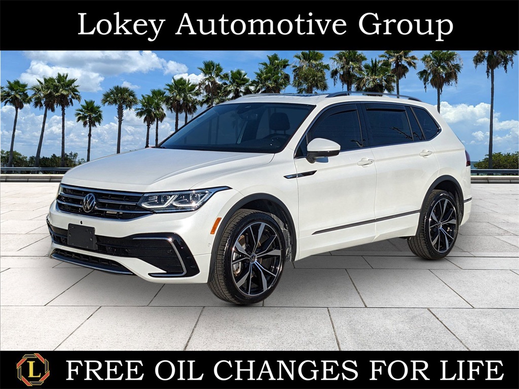 2023 Volkswagen Tiguan SEL R-LINE's photo