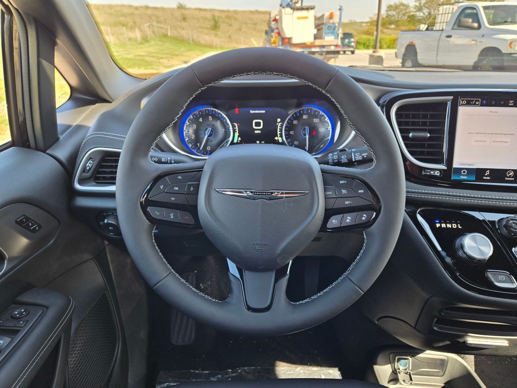 2026 Chrysler Pacifica photo 17