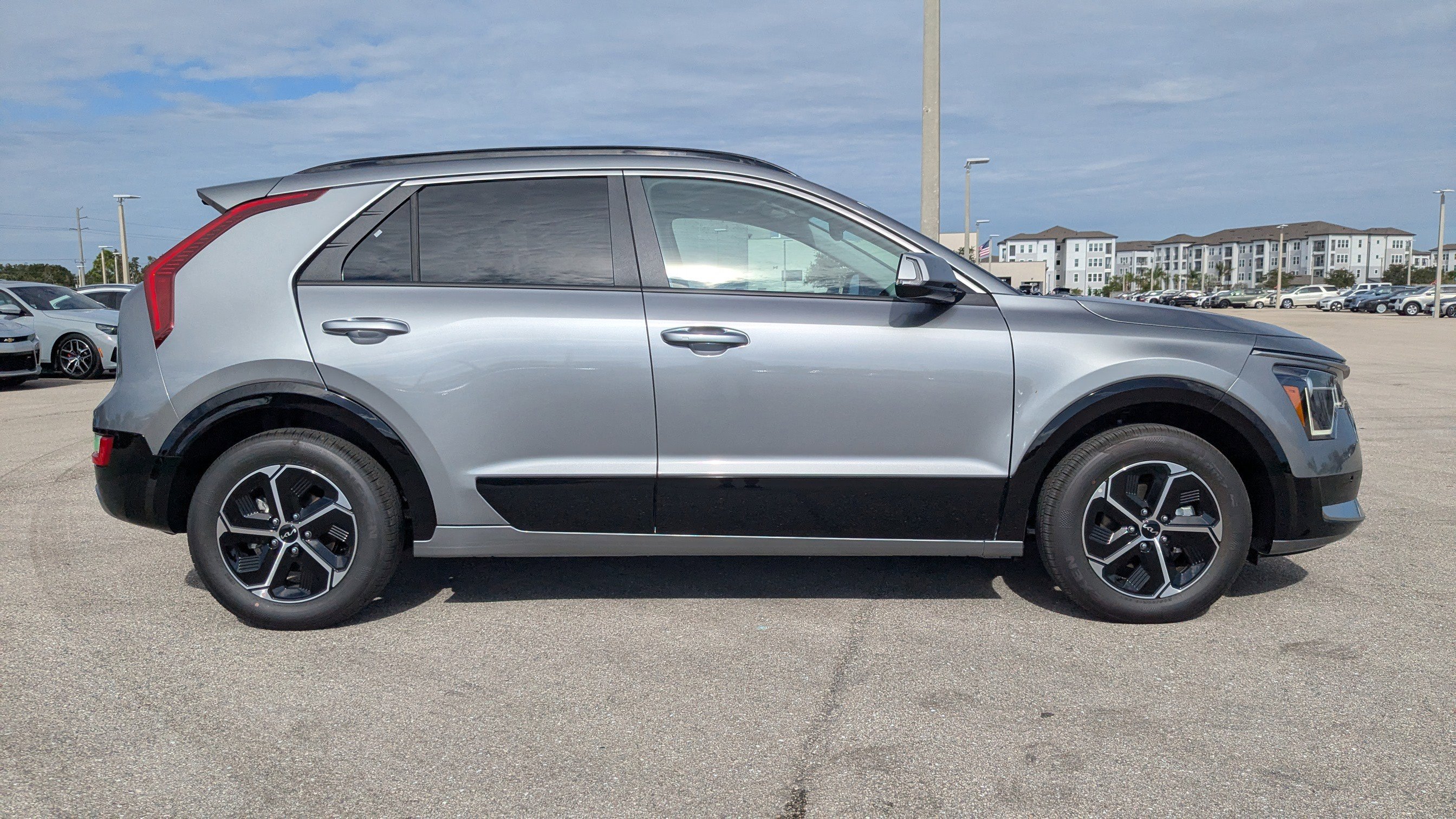 2025 Kia Niro SX Touring photo 4