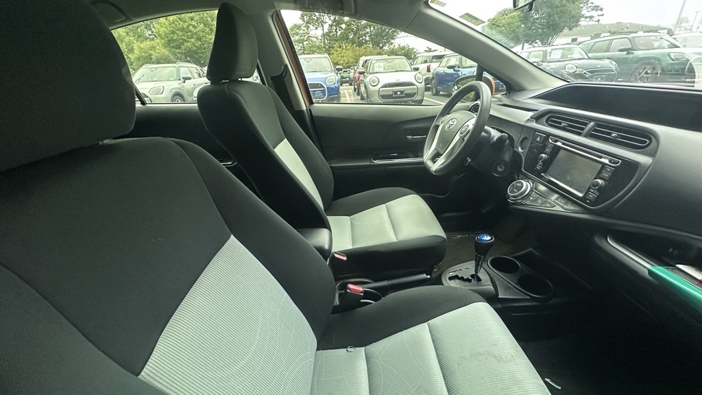 2015 Toyota Prius C Two photo 4