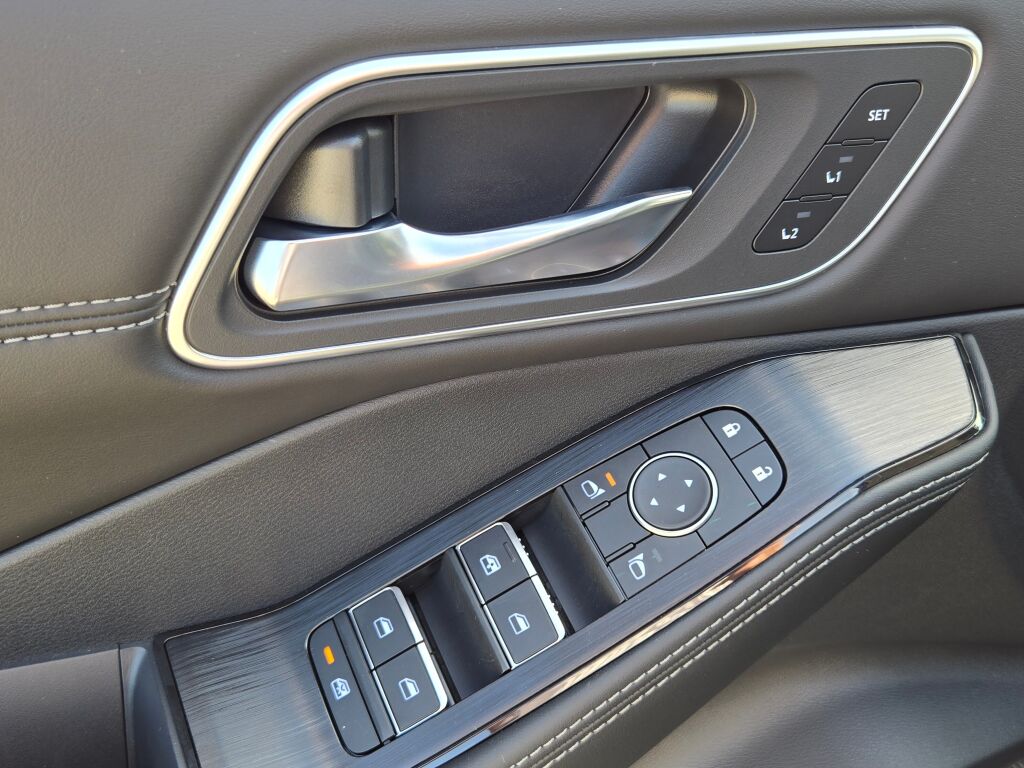 2026 Nissan Rogue Platinum photo 15