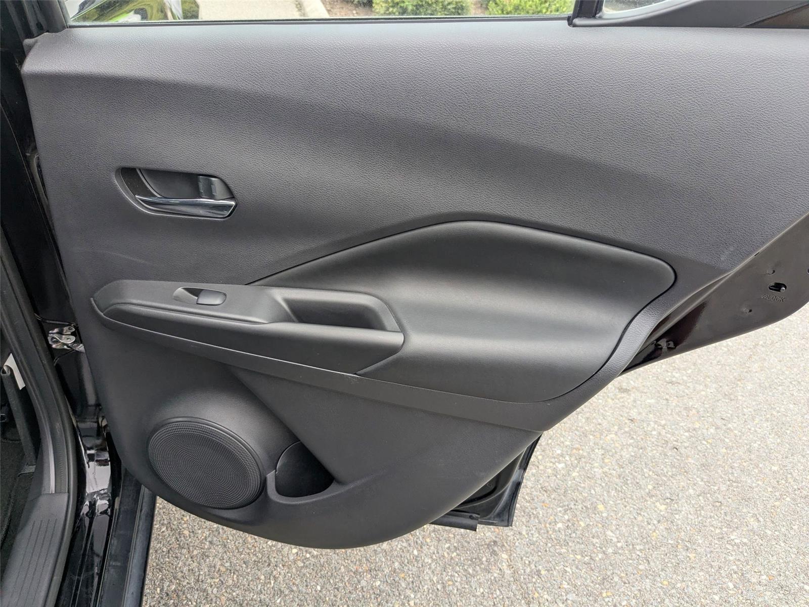 2019 Nissan Kicks SR photo 28