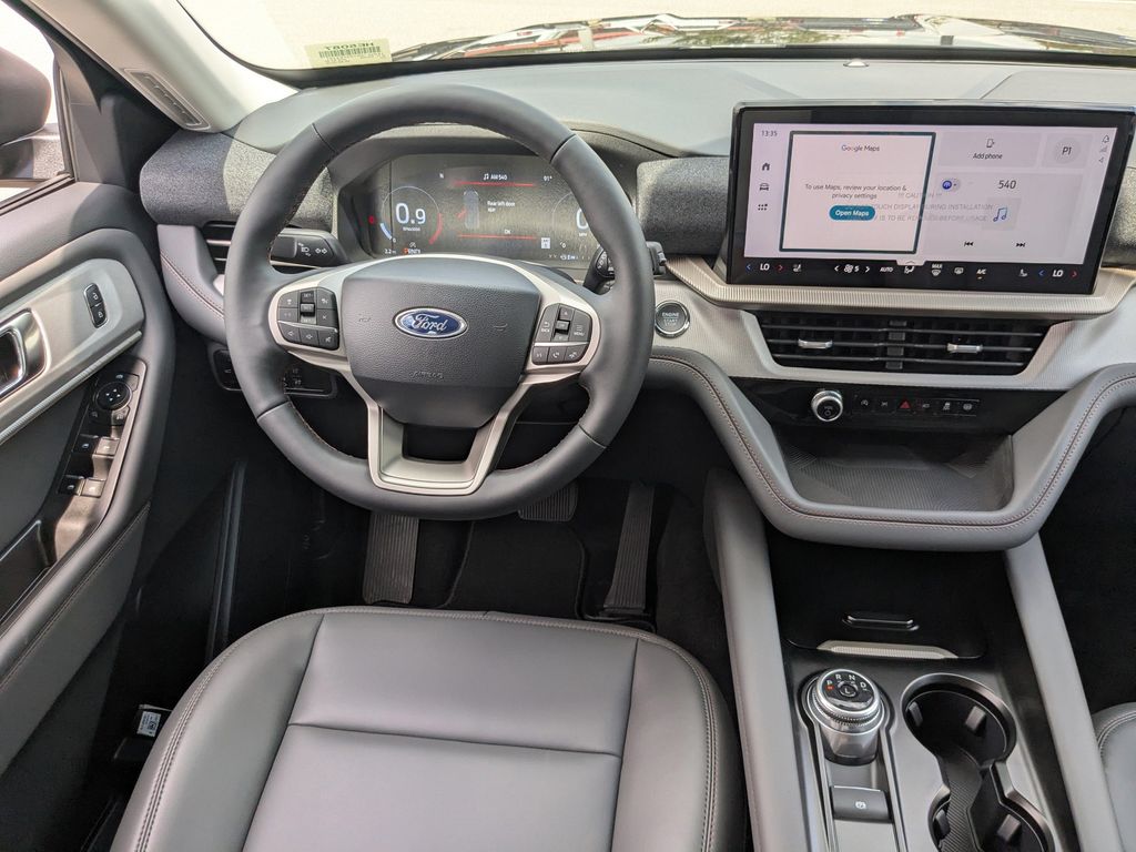2025 Ford Explorer photo 18