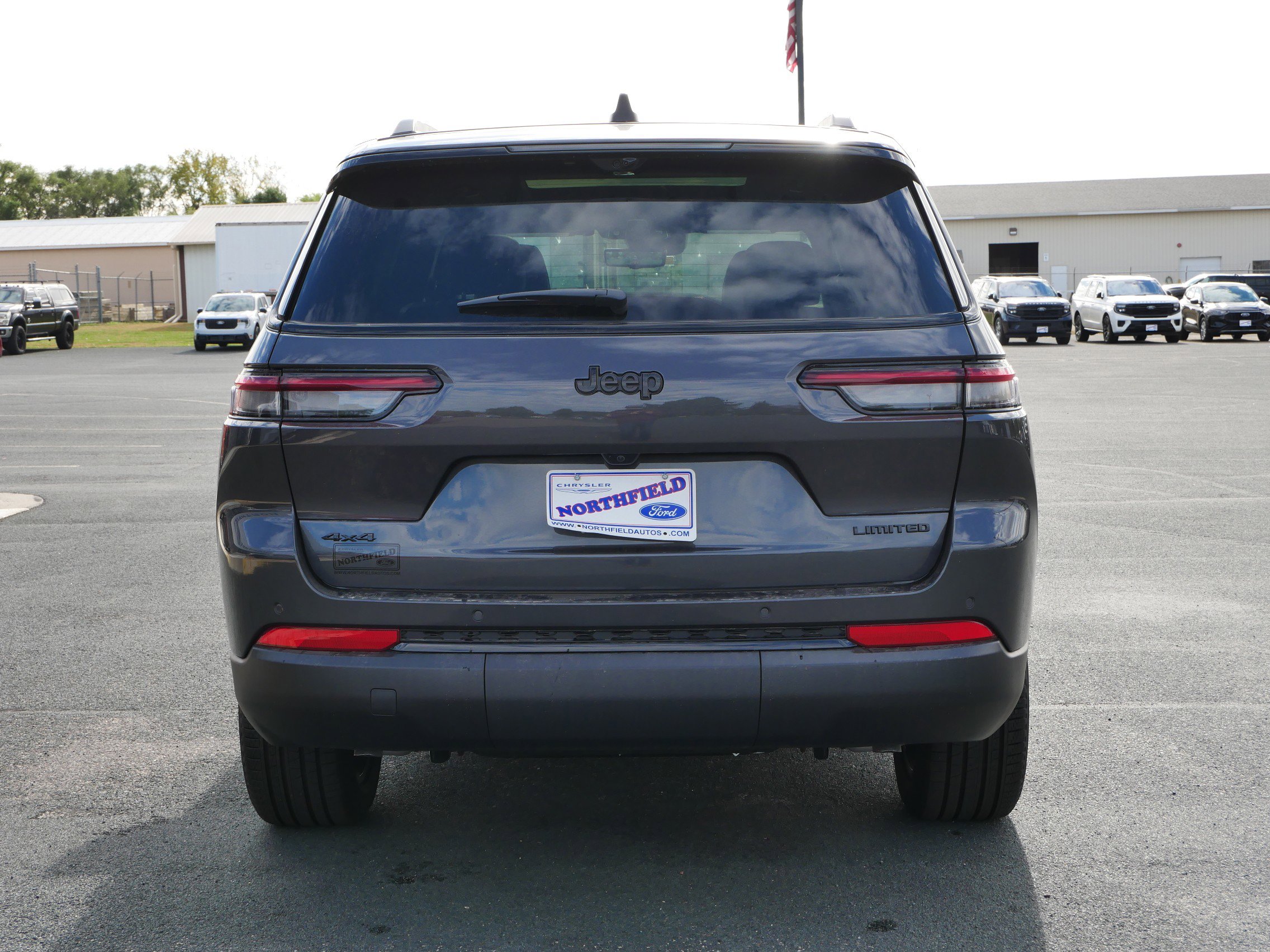 2025 Jeep Grand Cherokee Limited photo 2