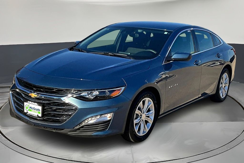2024 Chevrolet Malibu 1LT photo 3