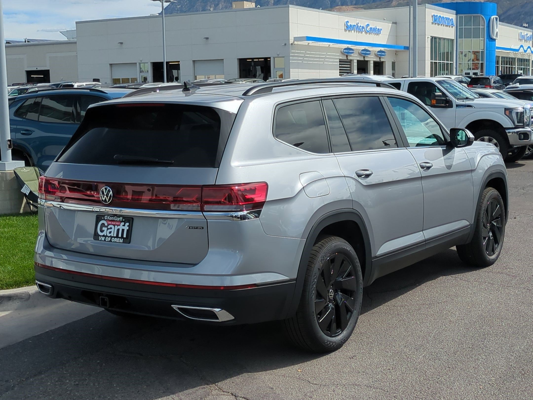 2025 Volkswagen Atlas SE Technology photo 3