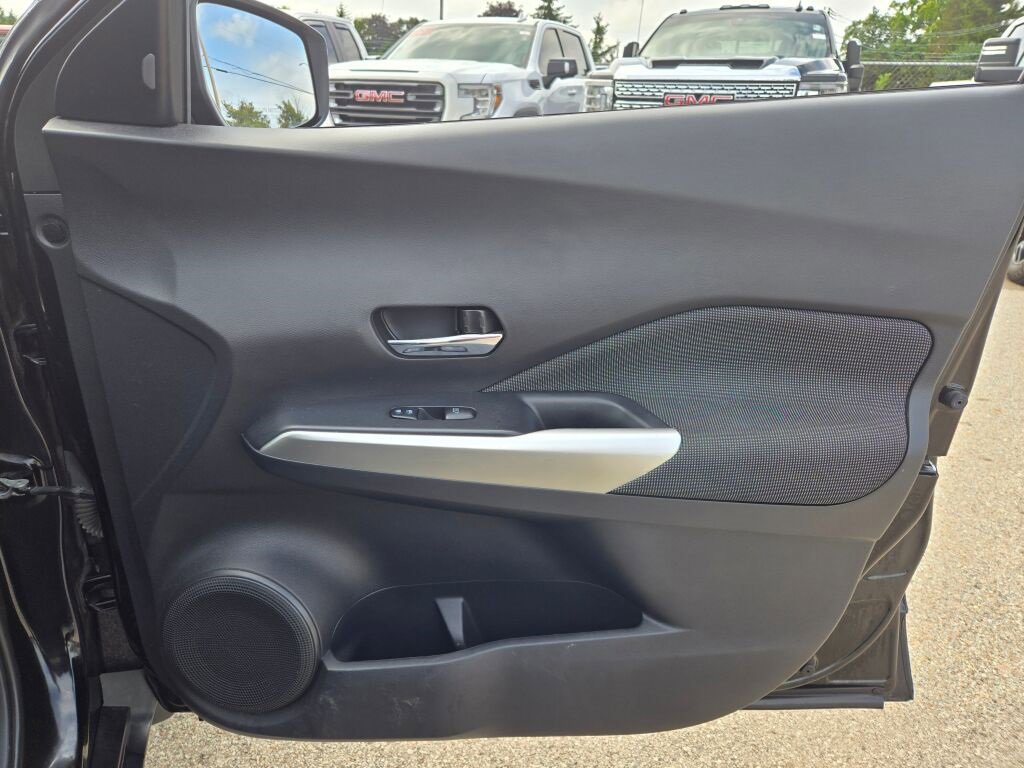2020 Nissan Kicks SV photo 6