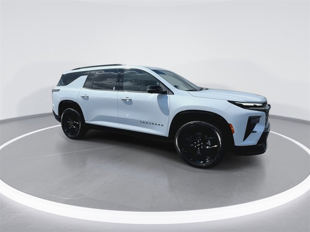 2026 Chevrolet Traverse RS photo 2