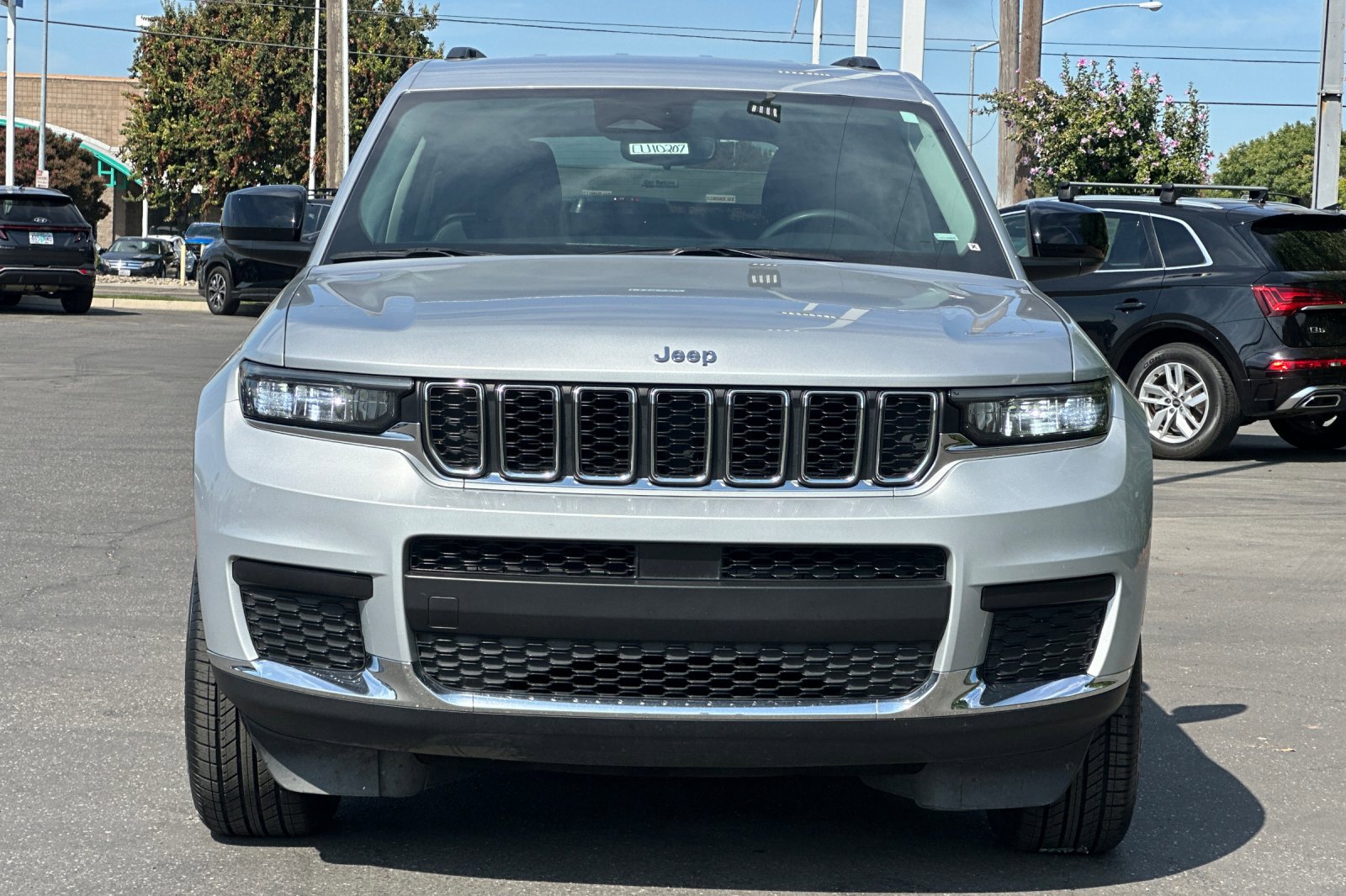 2023 Jeep Grand Cherokee Laredo Sport photo 8