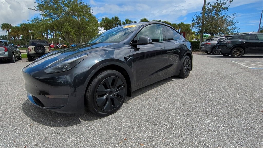 2024 Tesla Model Y Long Range photo 7