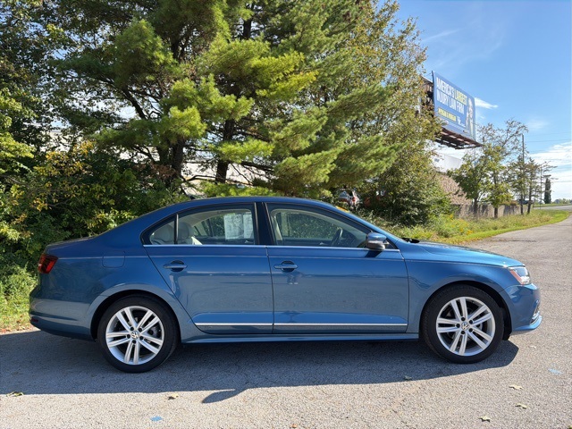 2017 Volkswagen Jetta 1.8T SEL photo 4