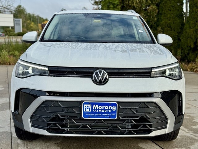 2025 Volkswagen Taos SE photo 2