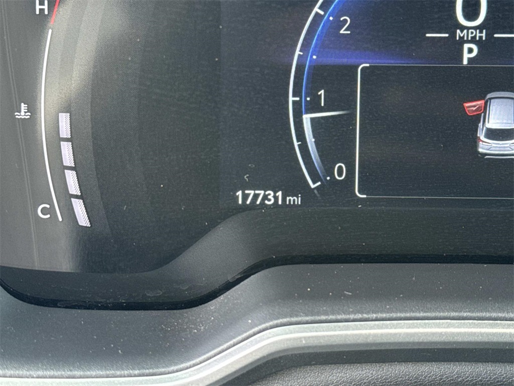 2024 Toyota Corolla Cross XLE photo 25