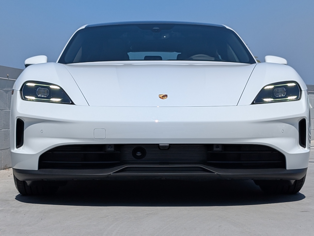2025 Porsche Taycan 4 photo 8