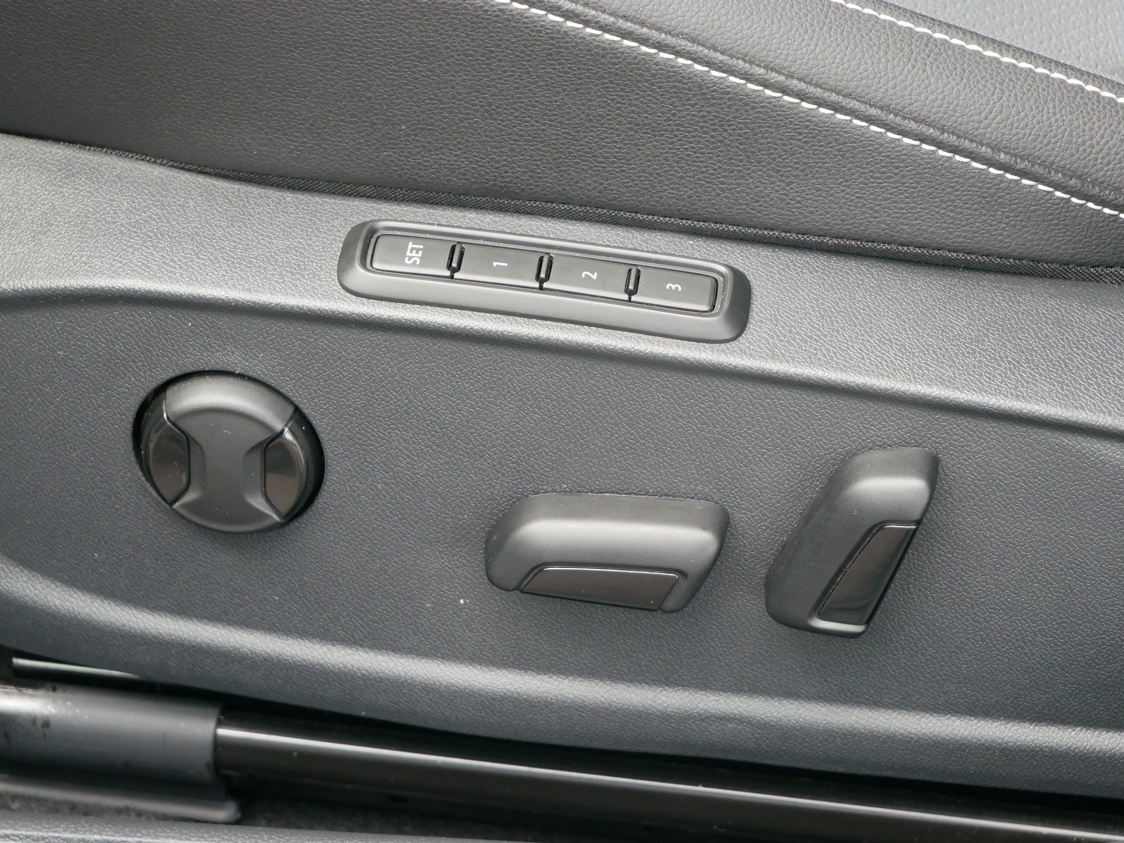 2025 Volkswagen Jetta SEL photo 19