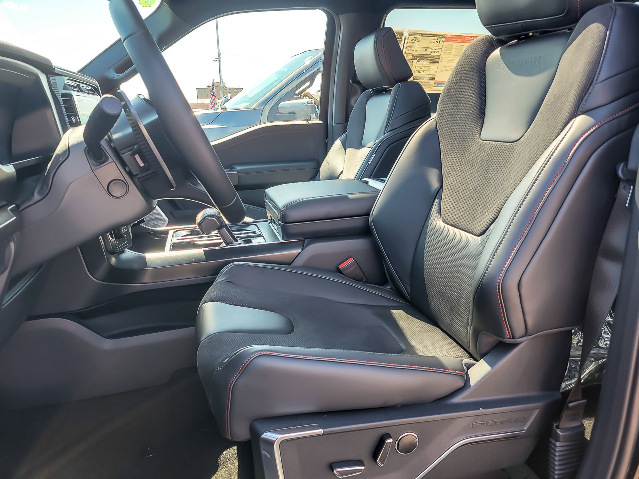 2025 FORD F-150 - Image 9