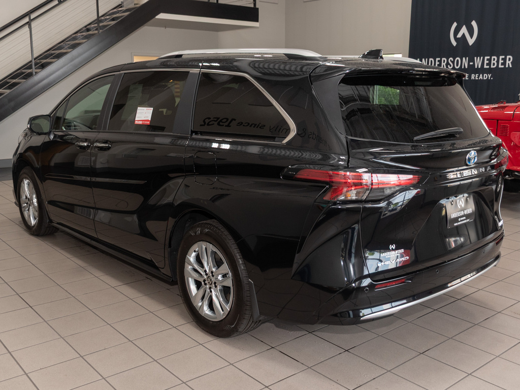 2025 Toyota Sienna Limited photo 16