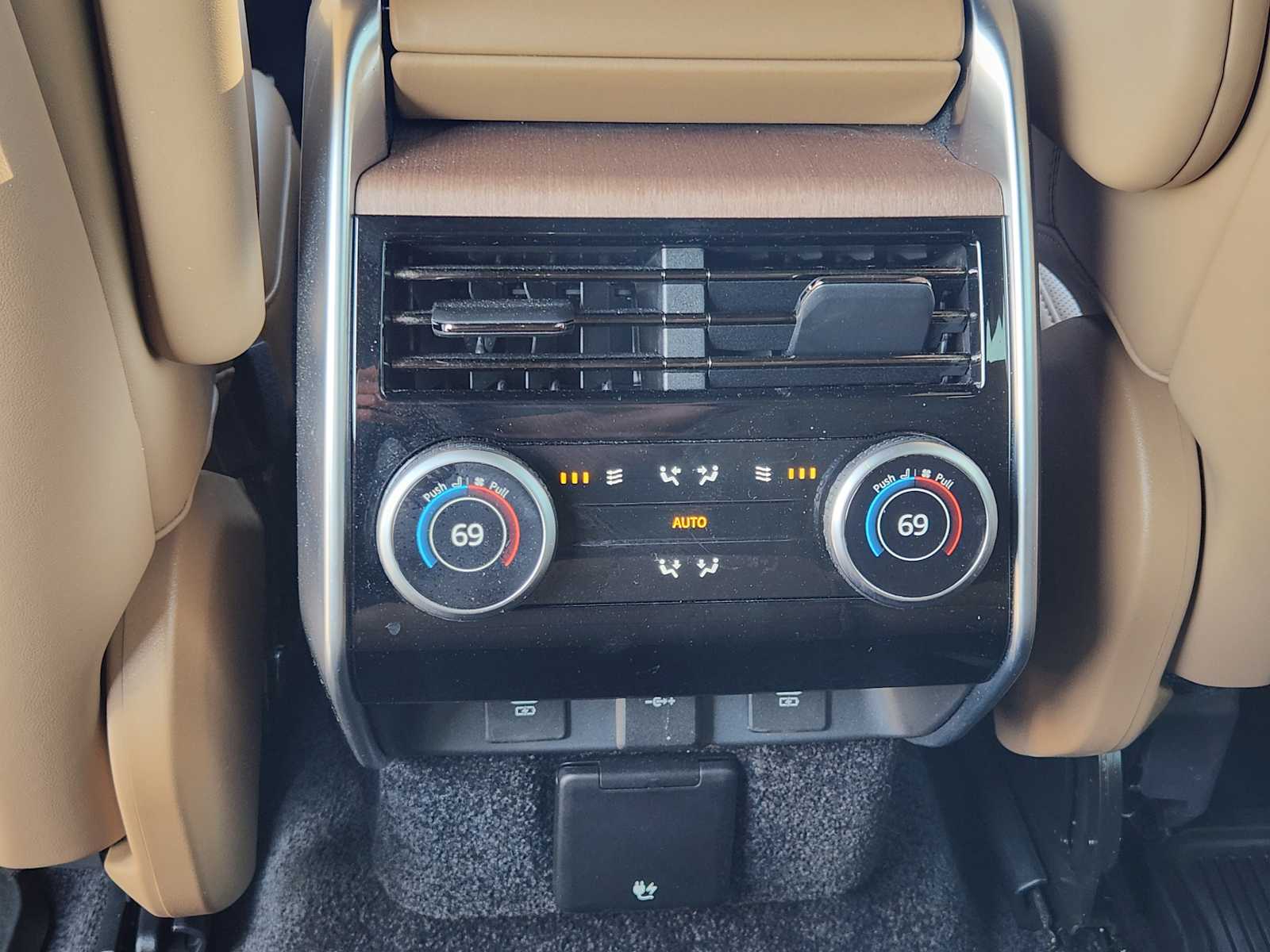 2023 Land Rover Range Rover SE photo 26