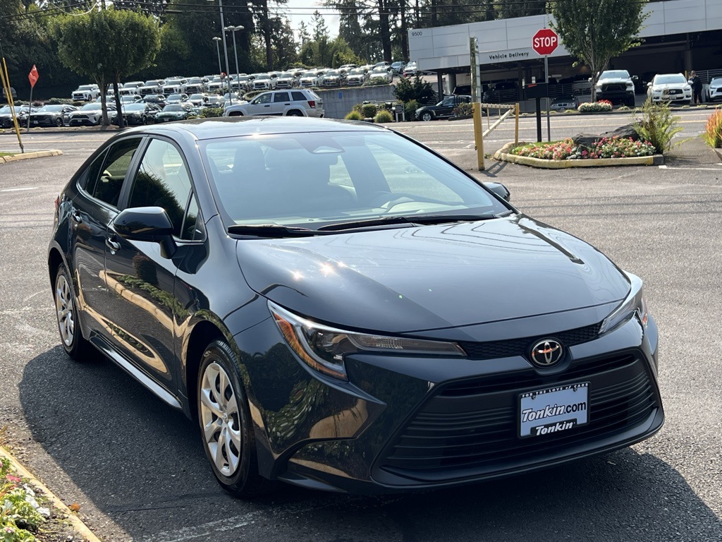 2023 Toyota Corolla LE photo 2