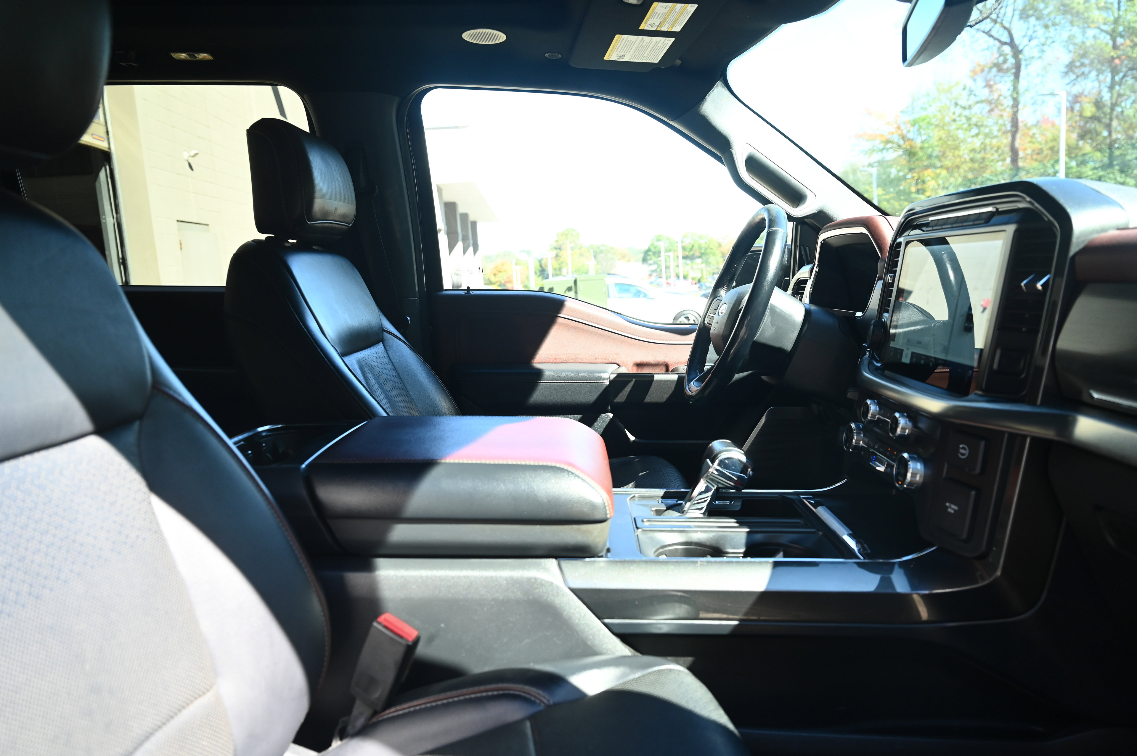 2021 Ford F-150 Lariat photo 29