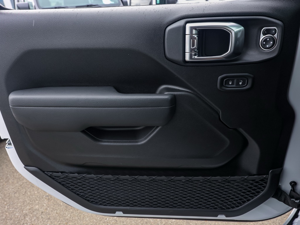 New 2026 Bright White Clear-Coat Exterior Paint Jeep Sport S image 22