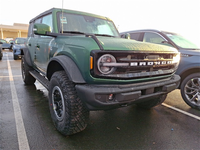 2024 Ford Bronco Outer Banks photo 3