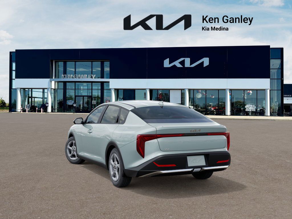 2025 Kia K4 LXS photo 2