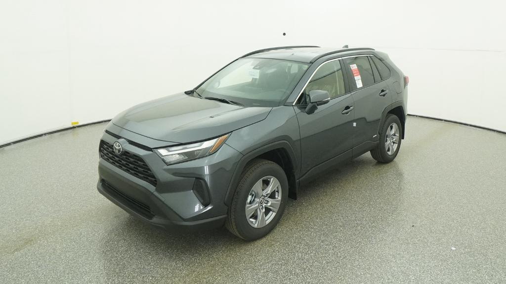 2025 Toyota RAV4 XLE's photo