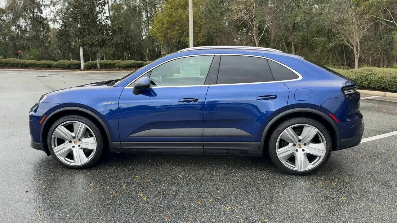 2024 Porsche Macan 4 Electric photo 5