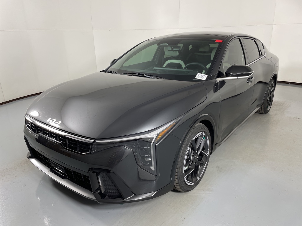 2025 Kia K4 GT-Line photo 2