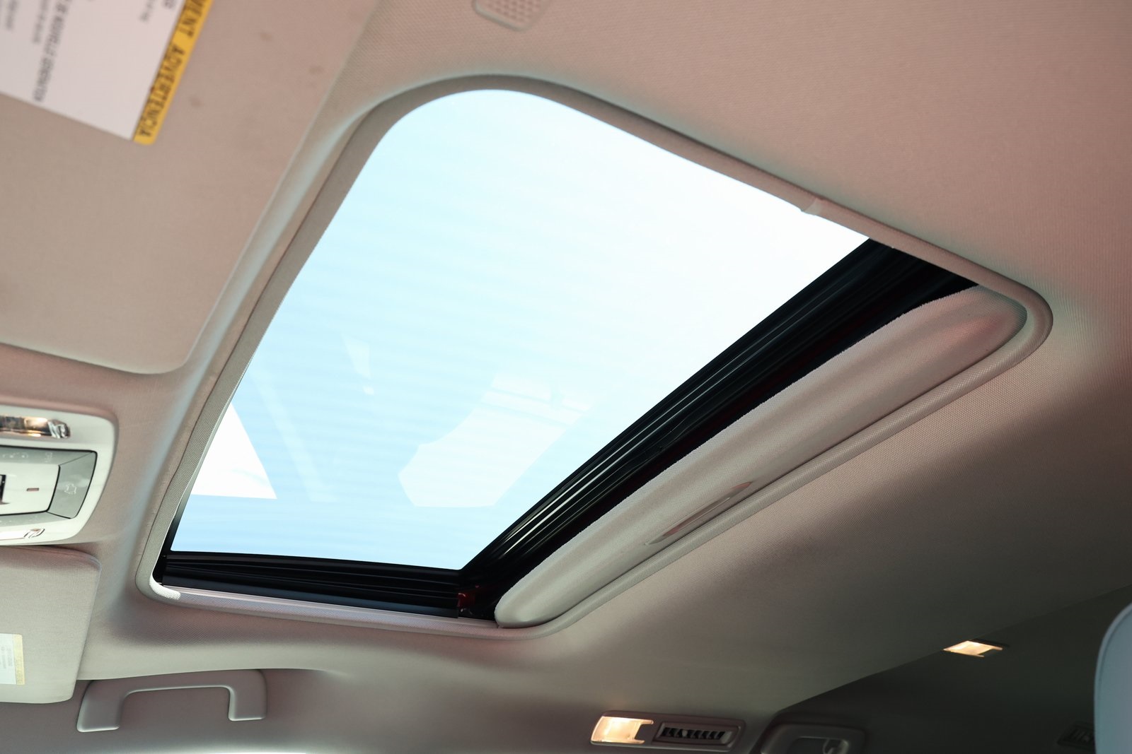 2024 Toyota Sienna Limited photo 3