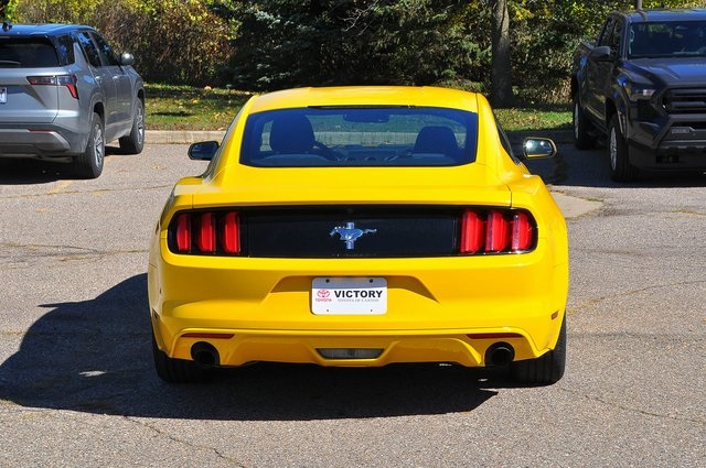 2015 Ford Mustang V6 photo 4
