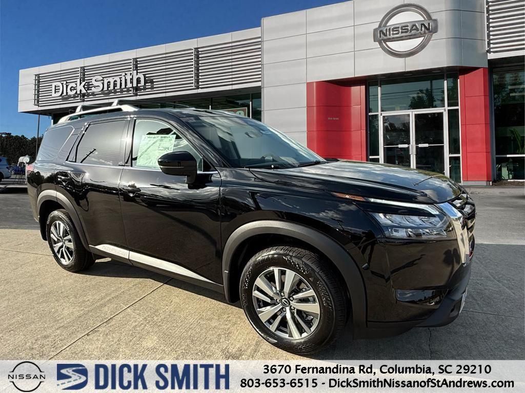 2025 Nissan Pathfinder SL's photo