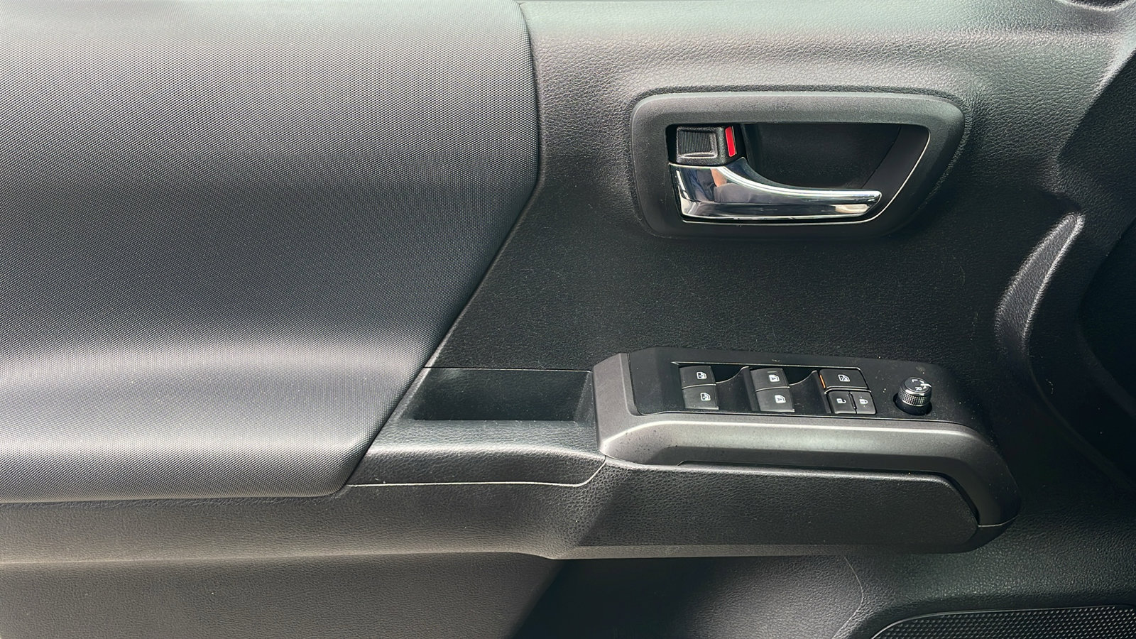 2023 Toyota Tacoma TRD Off-Road V6 photo 22