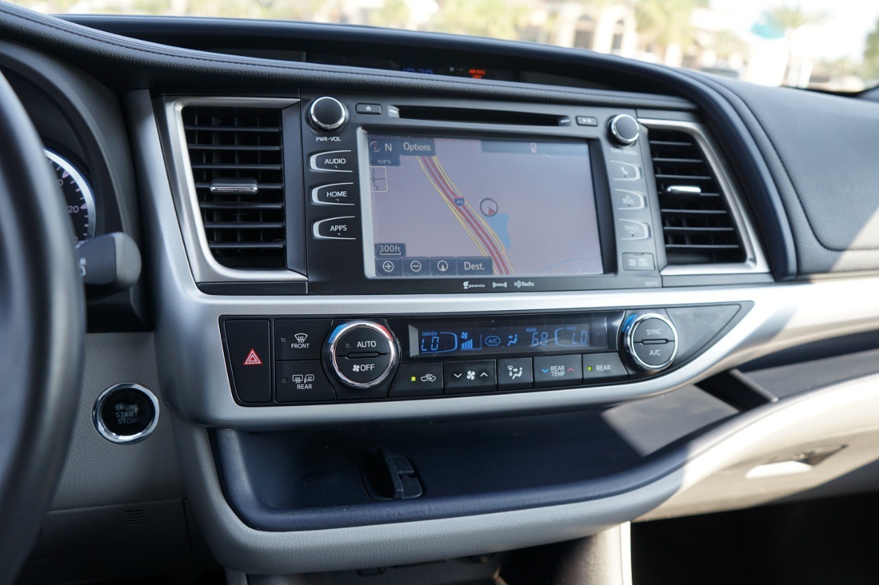 2017 Toyota Highlander SE XLE photo 14