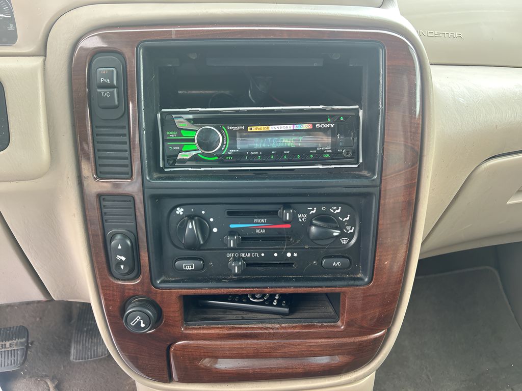 2002 Ford Windstar photo 10
