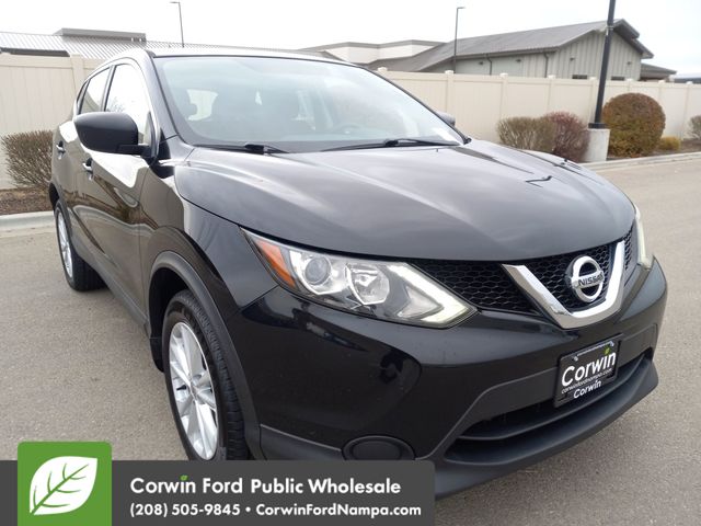 2017 Nissan Rogue Sport S's photo