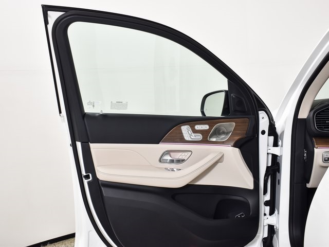 2026 Mercedes Benz GLS 450 4MATIC photo 8