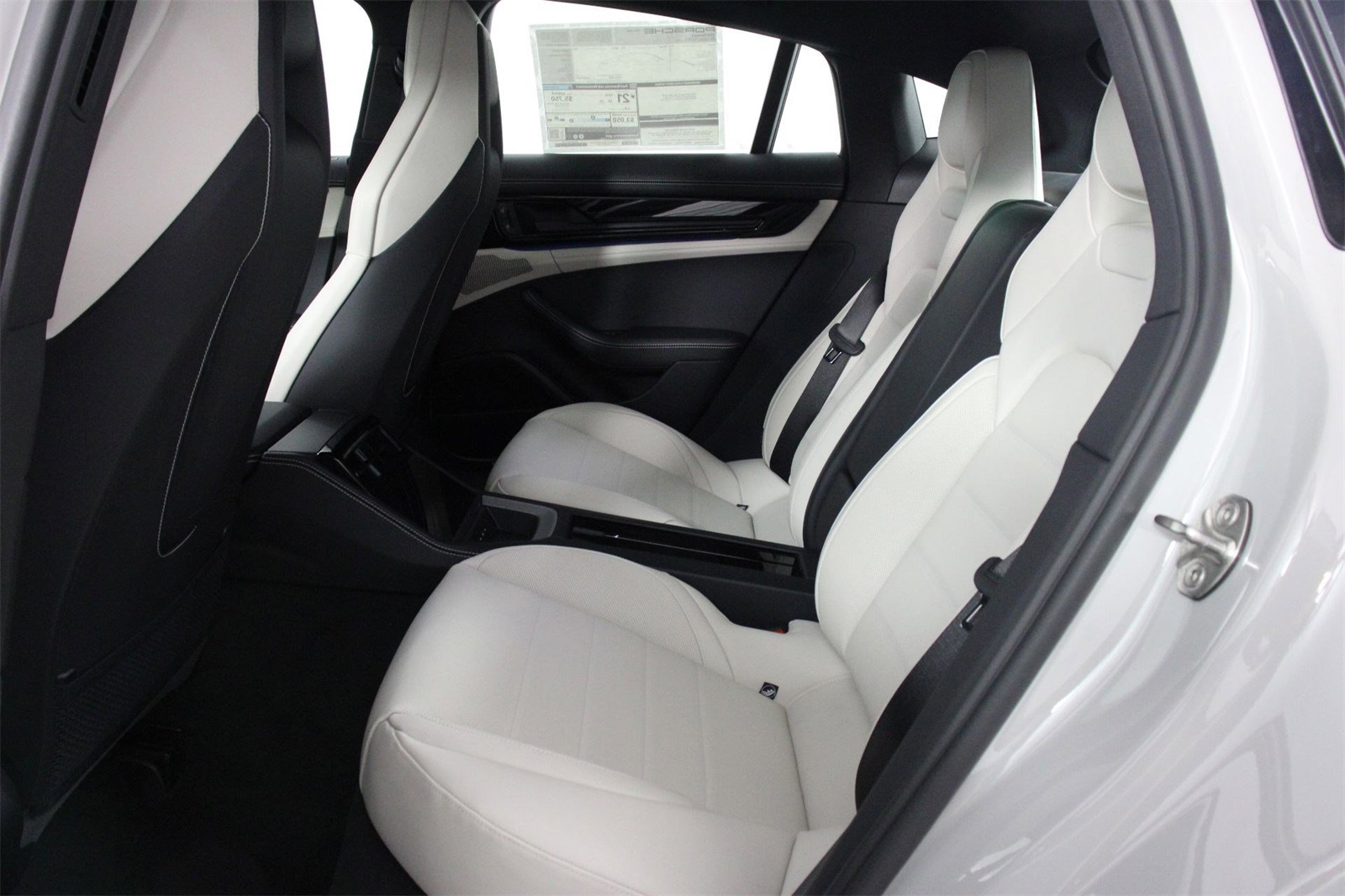 2025 Porsche Panamera 4 photo 17