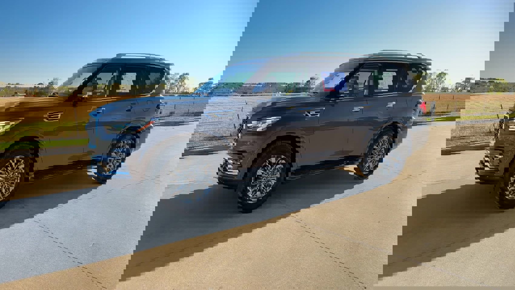 2024 Infiniti QX80 Luxe photo 3