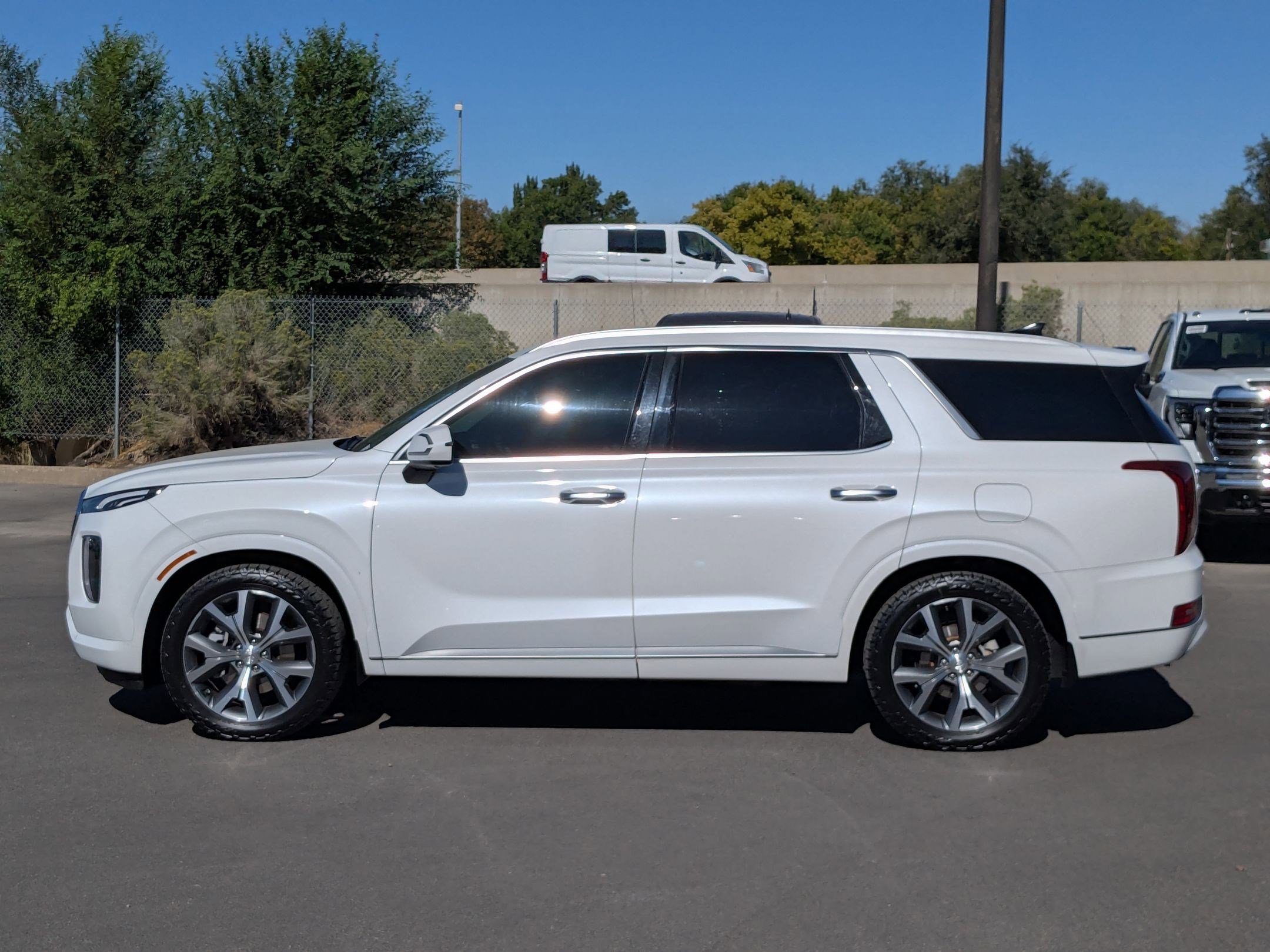 2022 Hyundai Palisade Limited photo 2