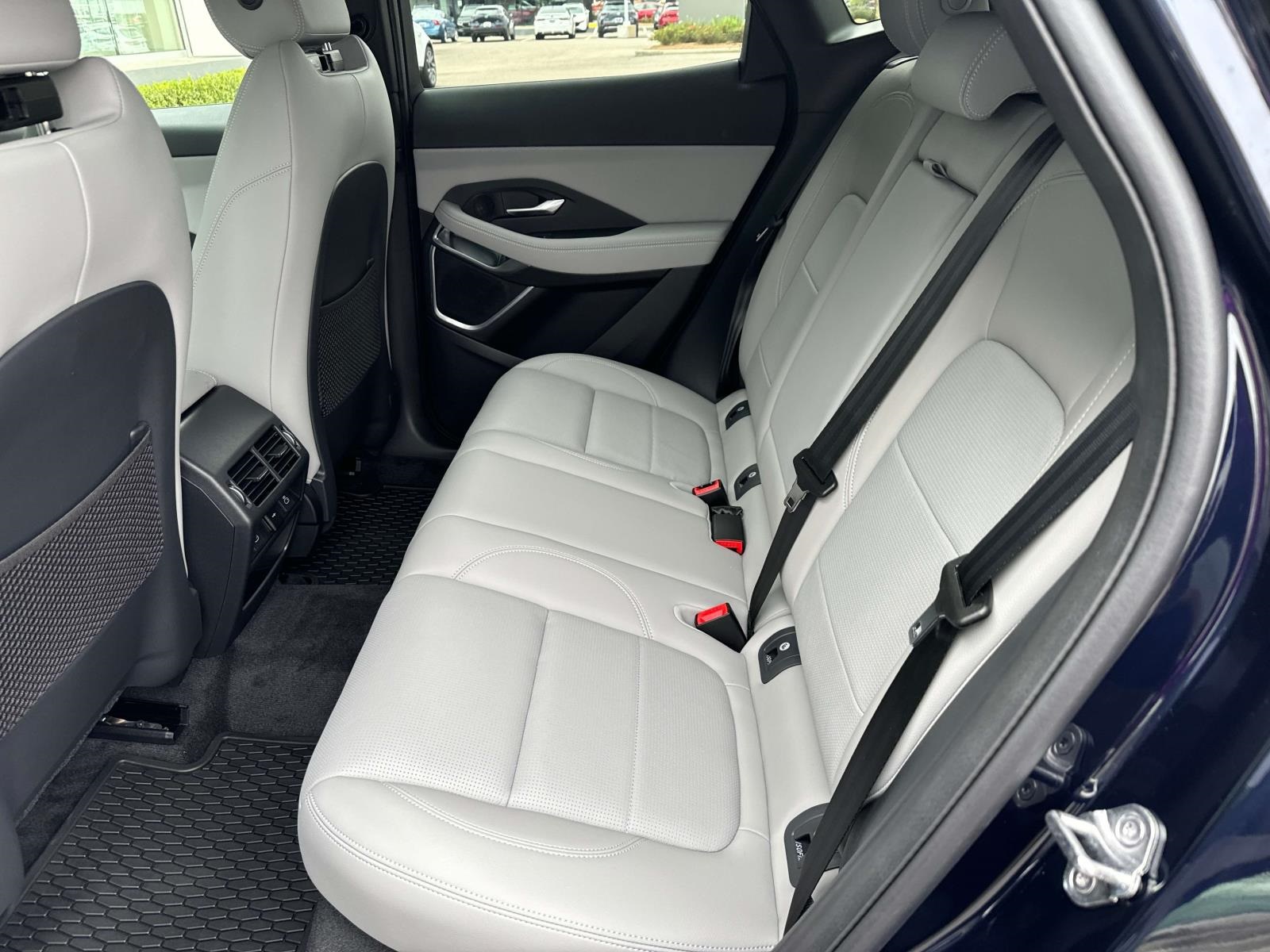 2024 Jaguar E-PACE R-Dynamic SE photo 8